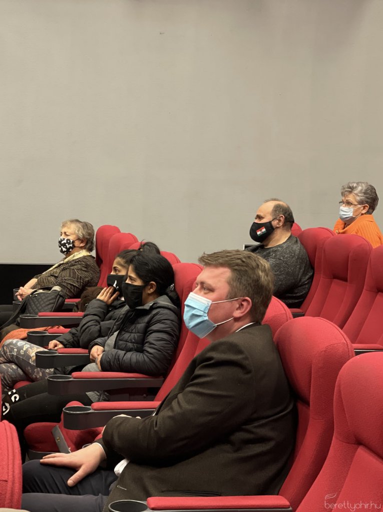 Fellobbant a szeretet lángja 15